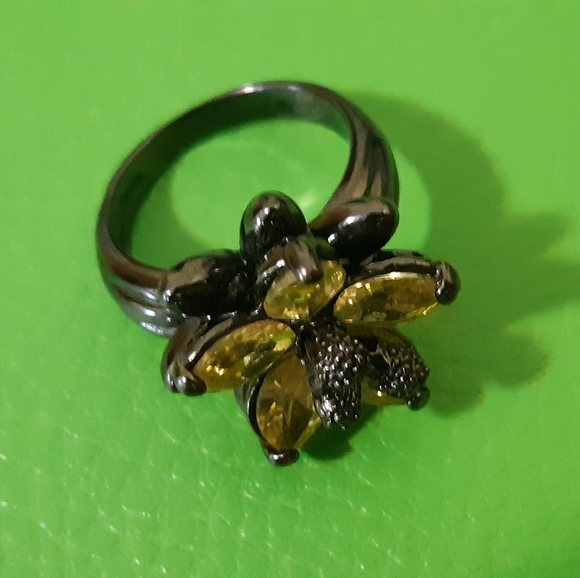 NWOT Lia Sophia Hematite Ring Size 8 - Picture 2 of 4